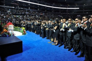 Pemakaman Michael Jackson Memikat Ribuan Orang