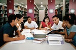 gambar foto Belajar Bersama Kelompok di Perpustakaan